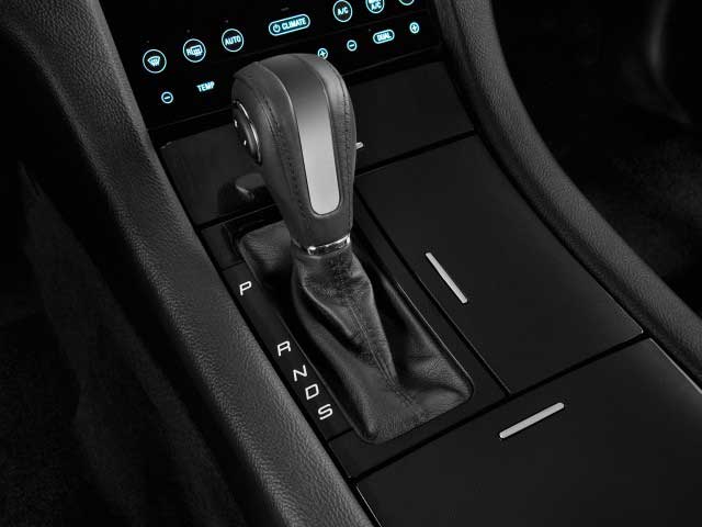 Ford Taurus SEL Interior gear