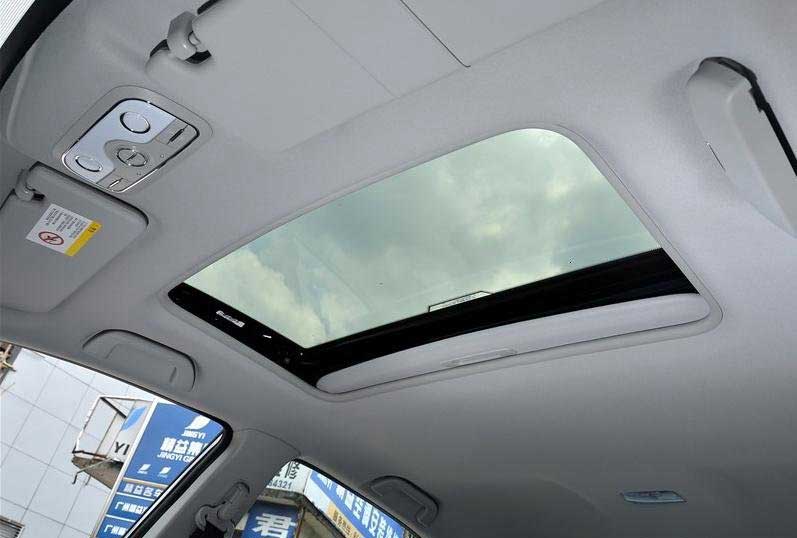 Great Wall C50 1.5T Premium Interior sunroof