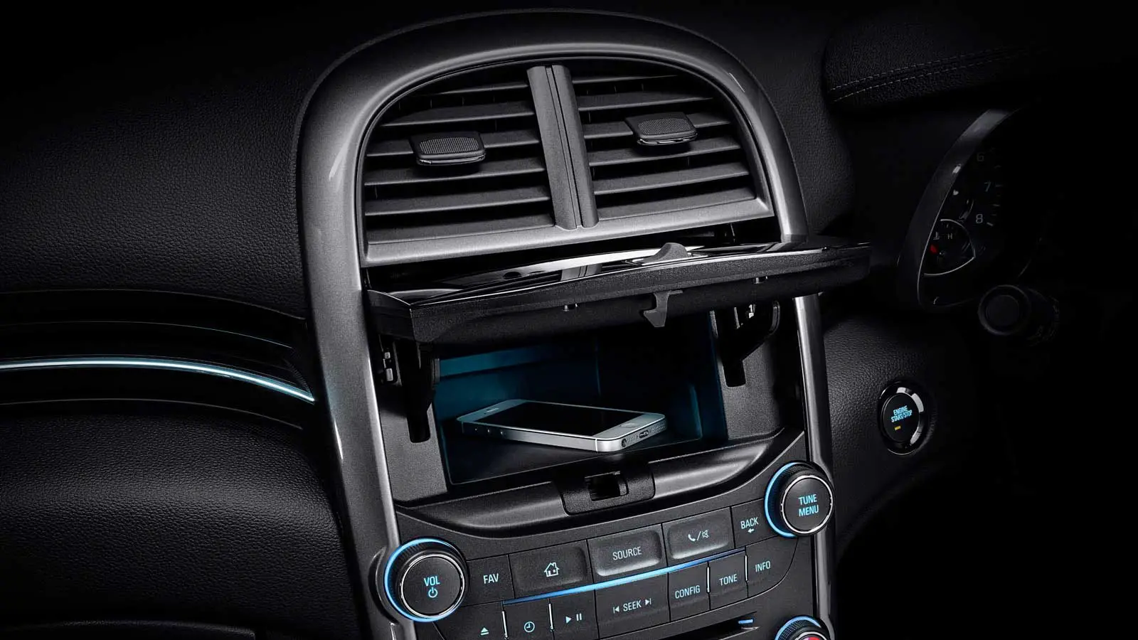Holden Malibu CDX 2.4L Interior view