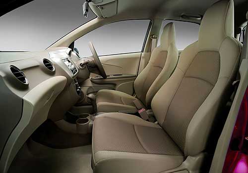 Honda Amaze 1.2 S AT i-VTEC Interior front seats
