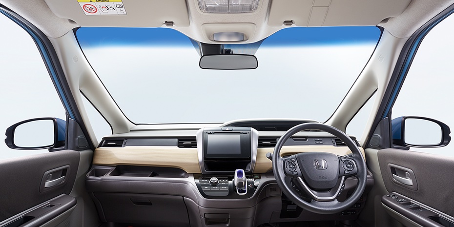 Honda Freed Hybrid B interior view