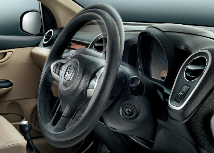 Honda Mobilio E i DTEC Steering