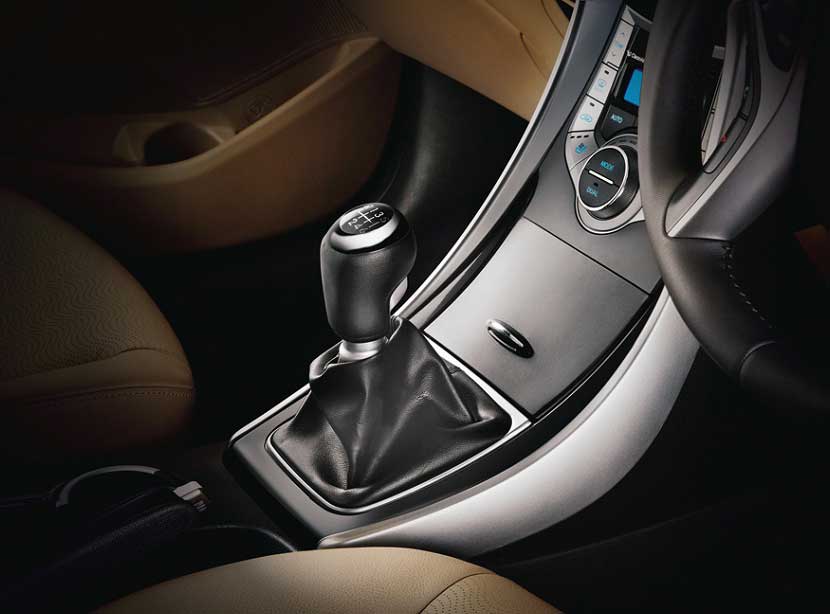 Hyundai Elantra 1.6 SX AT Interior gear