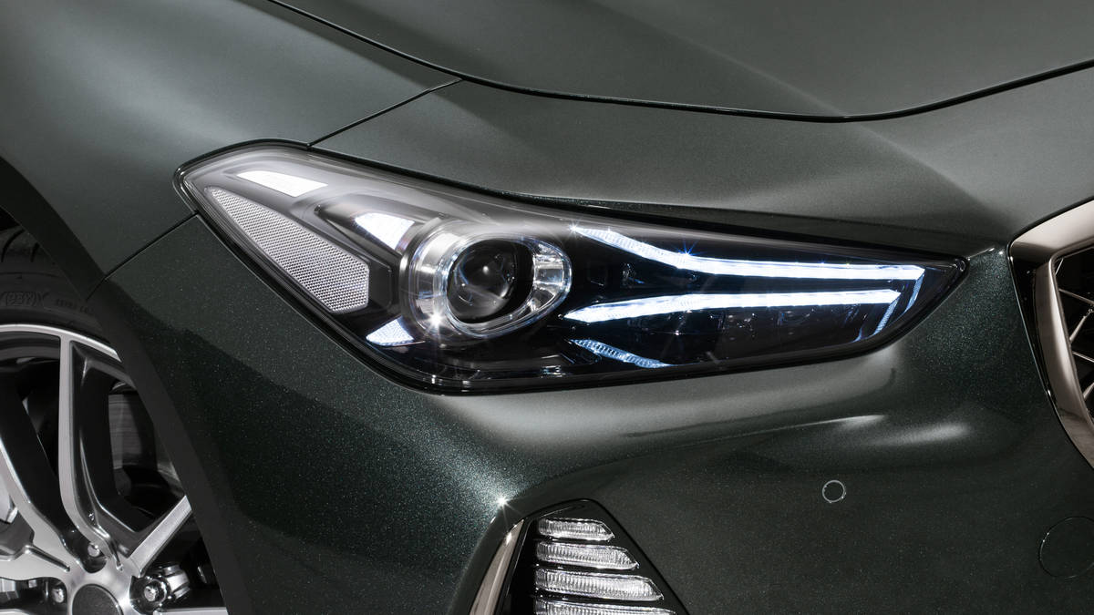 Hyundai Genesis G70 Headlight view