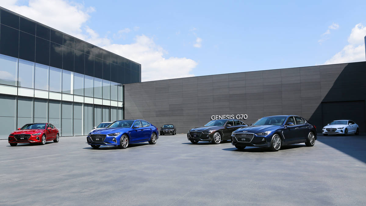 Hyundai Genesis G70 so many colors of available in this modal