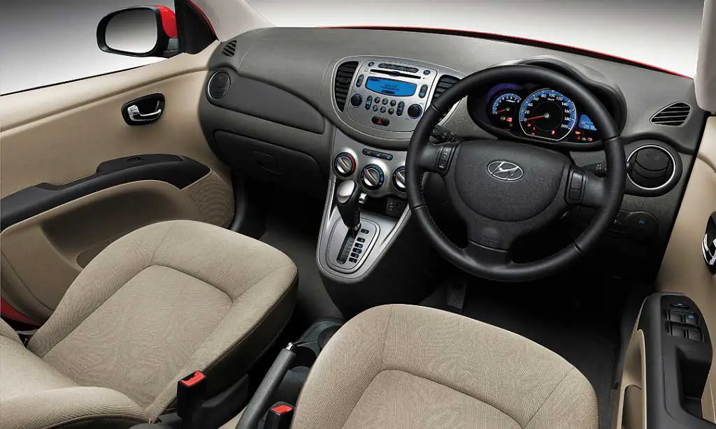 Hyundai i10 Sportz 1.1 iRDE2 Interior steering