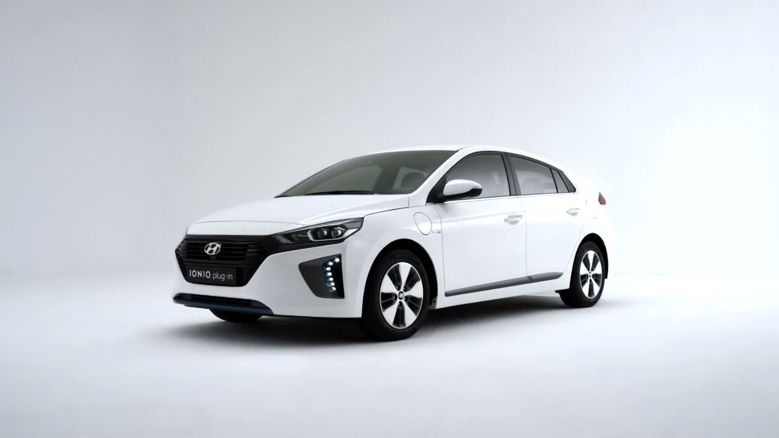 Hyundai Ioniq Electric Hybrid front cross view