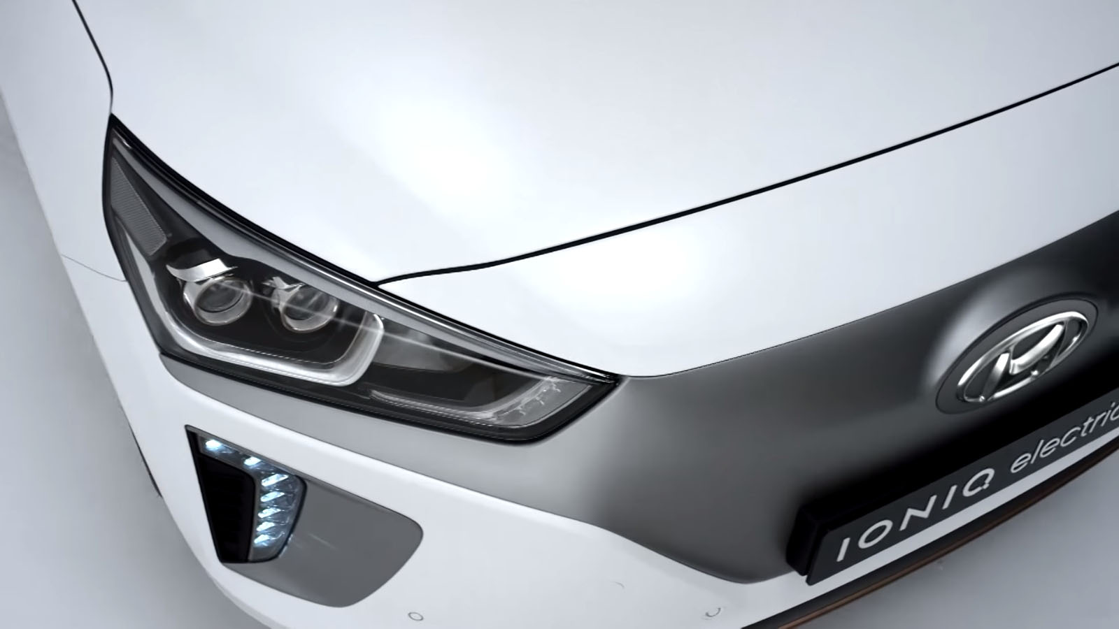 Hyundai Ioniq Electric Plug in Hybrid front view