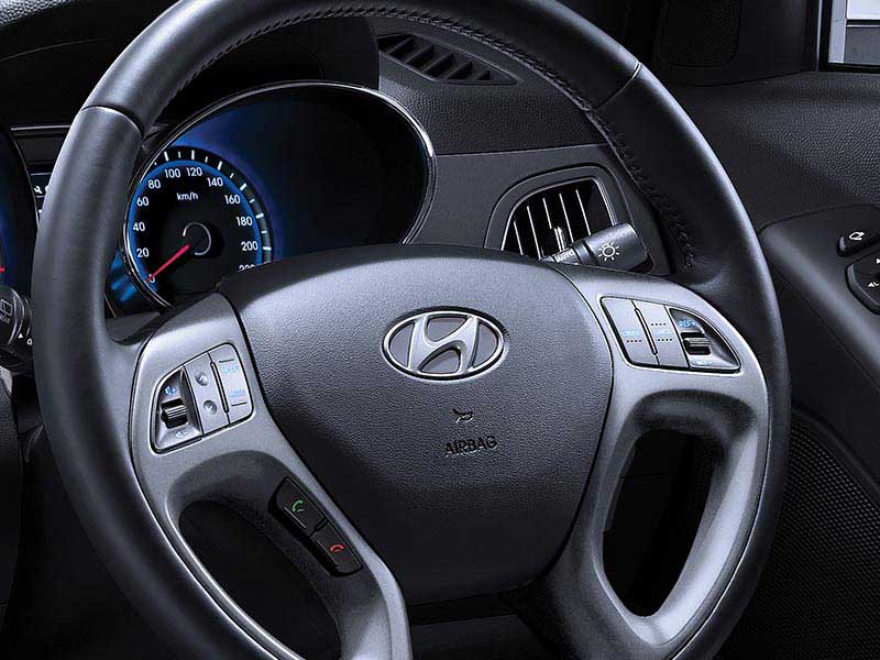 Hyundai IX35 2.0 2WD Interior steering wheel controls