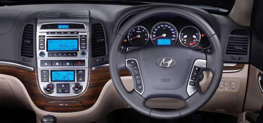 Hyundai Santa Fe 2 WD MT Interior steering