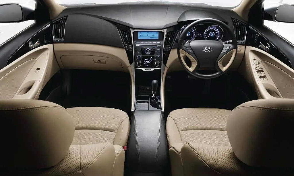 Hyundai Sonata 2.4 GDI AT Interior front view