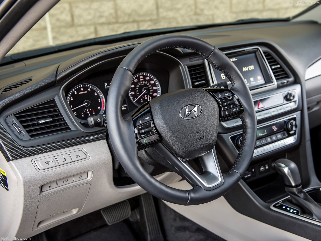 Hyundai Sonata interior view