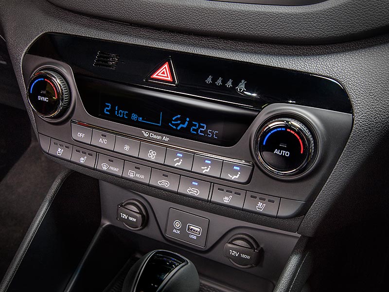 Hyundai Tucson Elite interior music system view