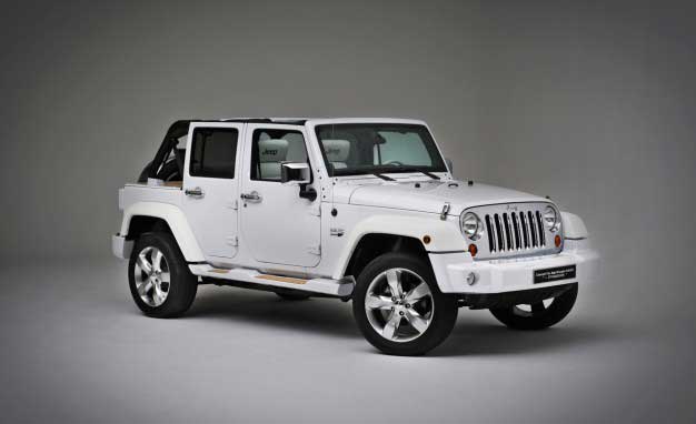 Jeep Wrangler Unlimited Sport S front cross view