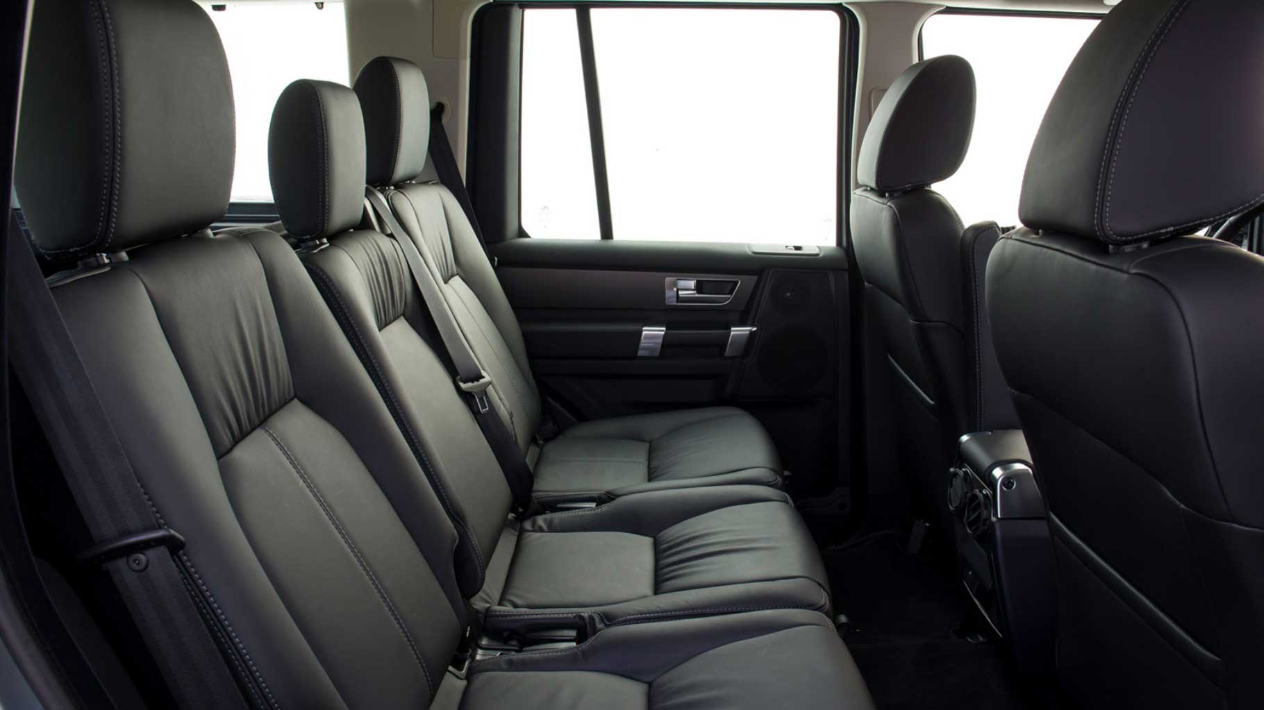 Land Rover LR4 HSE LUX Interior rear seats