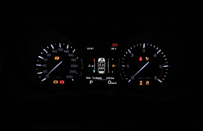 Land Rover Range Rover Evoque HSE interior speedometer