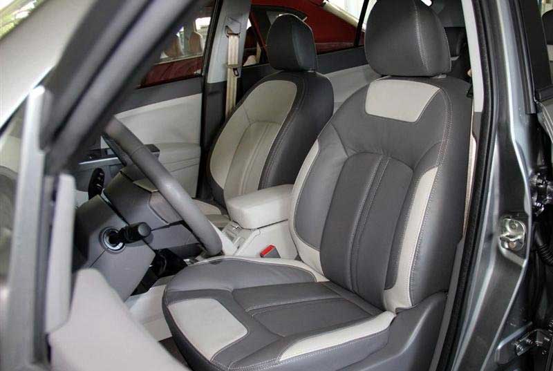 Landwing Jiangling X5 2.0T MT Interior seats