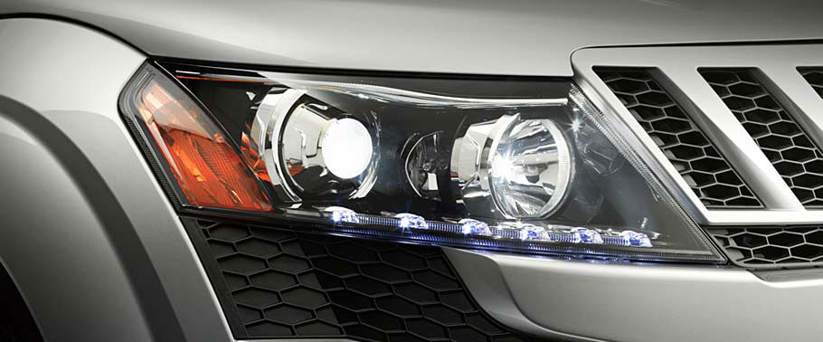Mahindra XUV 500 W8 4WD Front Headlight