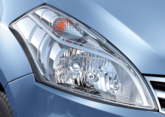 Maruti Ertiga LXI Option (petrol) front headlight view