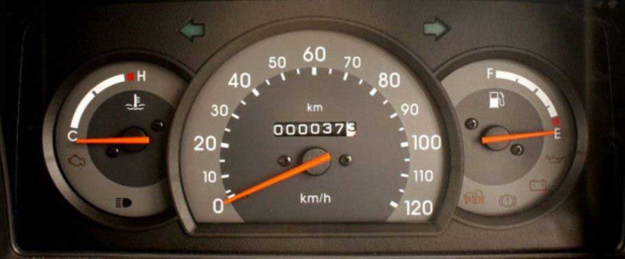 Maruti Suzuki Omni LPG BS-III Interior speedometer