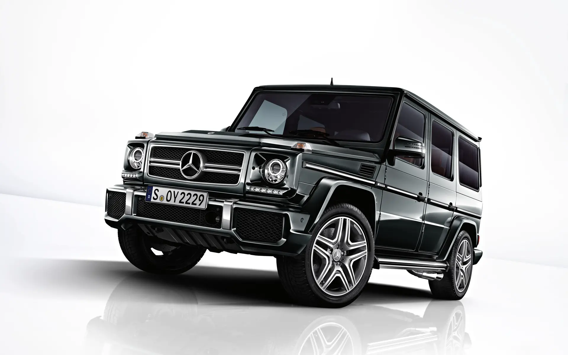 Mercedes Benz AMG G 63 front cross view