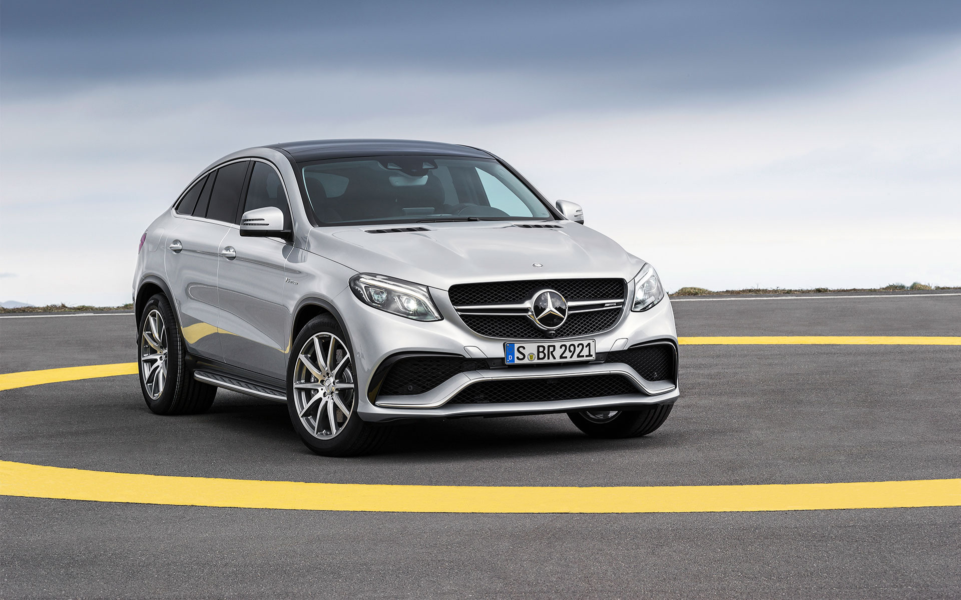 Mercedes Benz AMG GLE 63 S front cross view