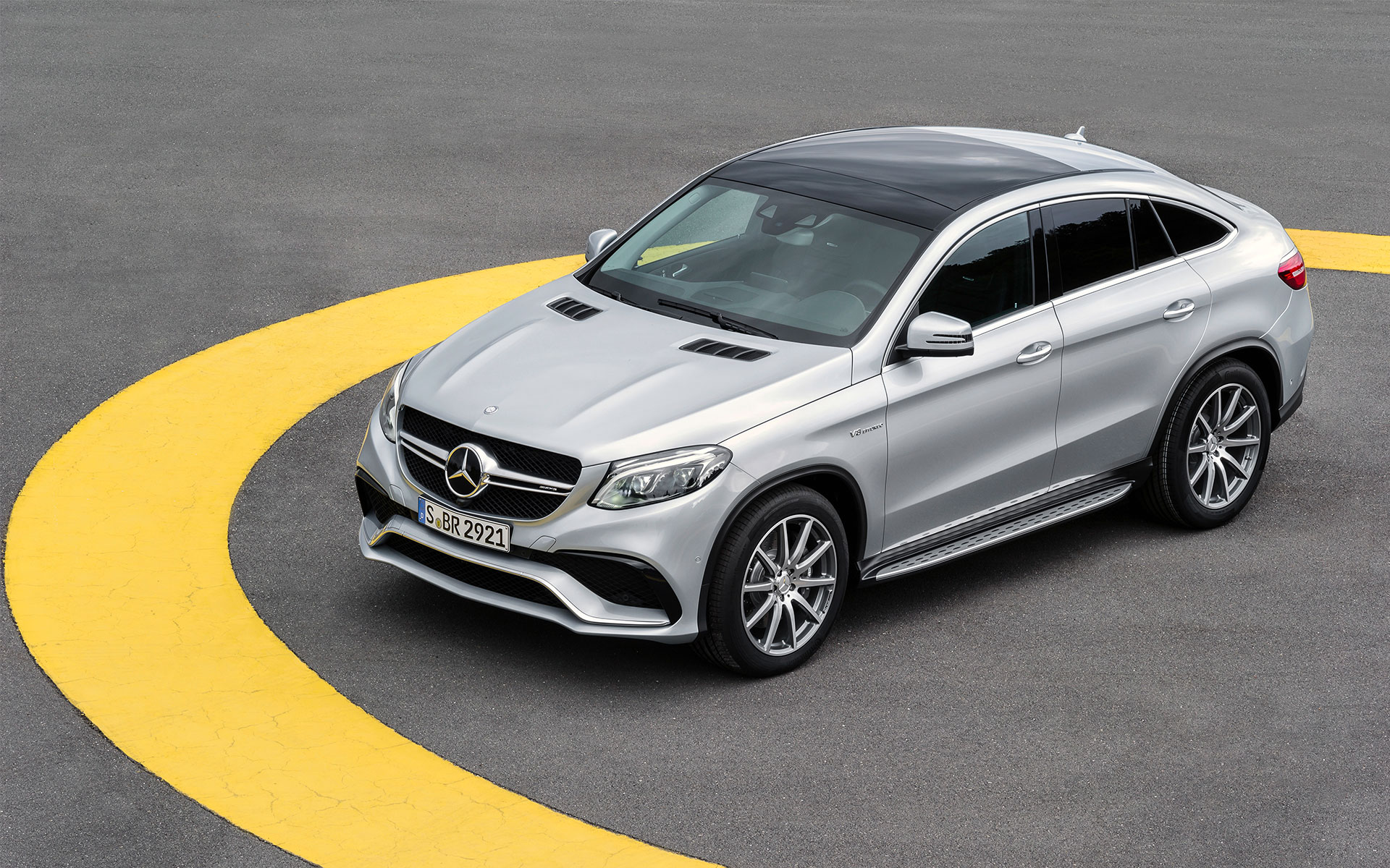 Mercedes Benz AMG GLE 63 front cross view