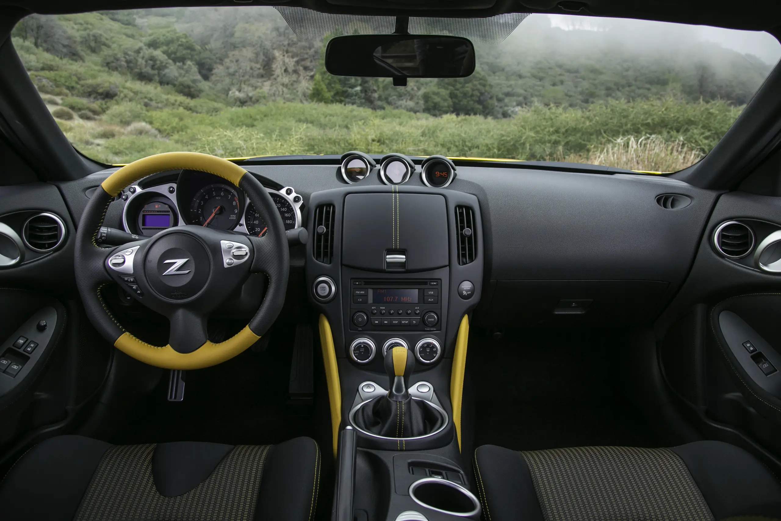 Nissan 370Z Heritage Edition 2018 interior front Dashboard view