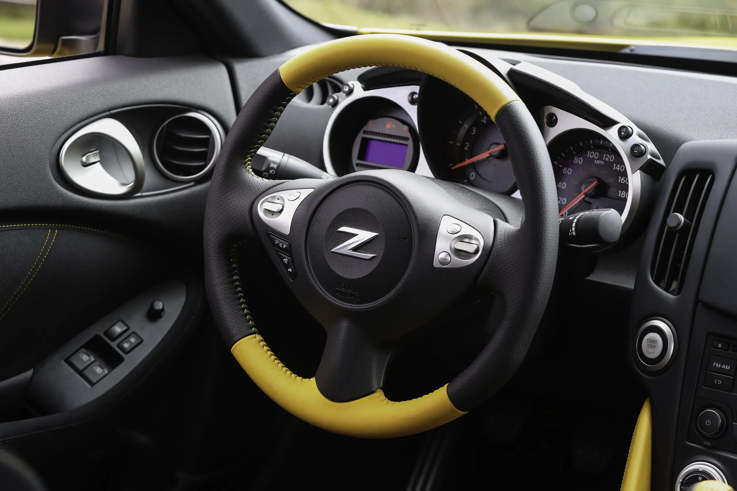 Nissan 370Z Heritage Edition 2018 interior steering view