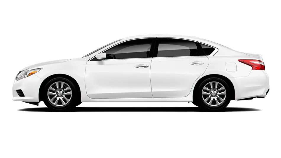 Nissan Altima 2.5 2016 side view
