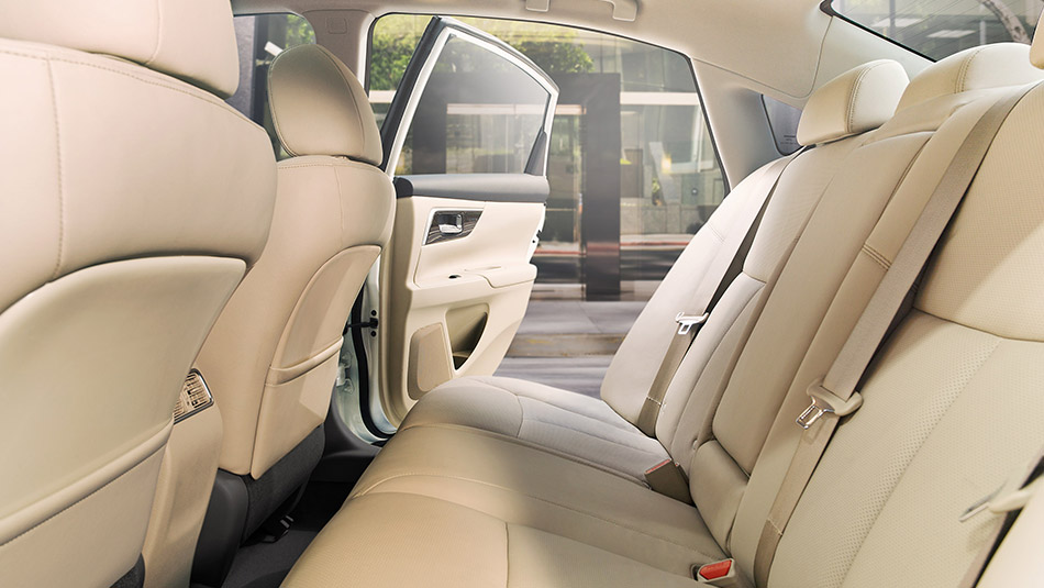 Nissan Altima 2.5 SV 2016 interior rear seat view
