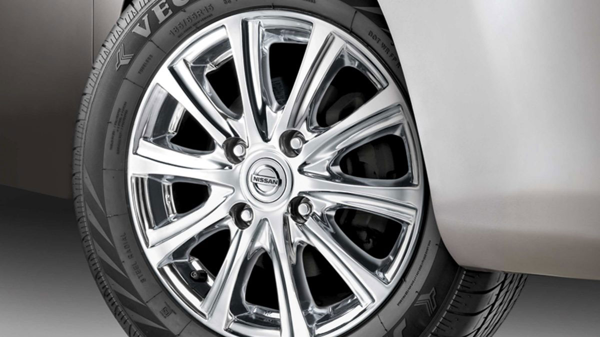 Nissan Evalia XE Front Wheel View