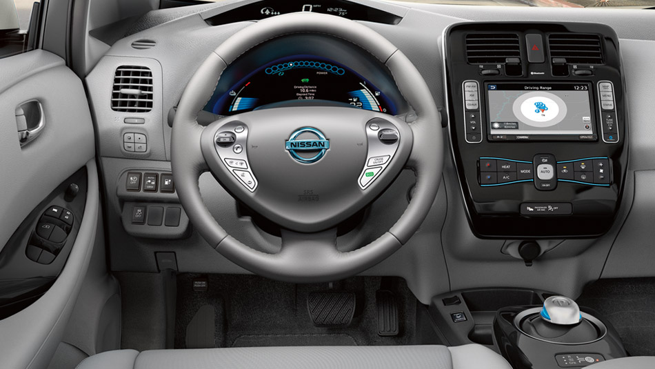Nissan Leaf SV 2016 interior front cross view