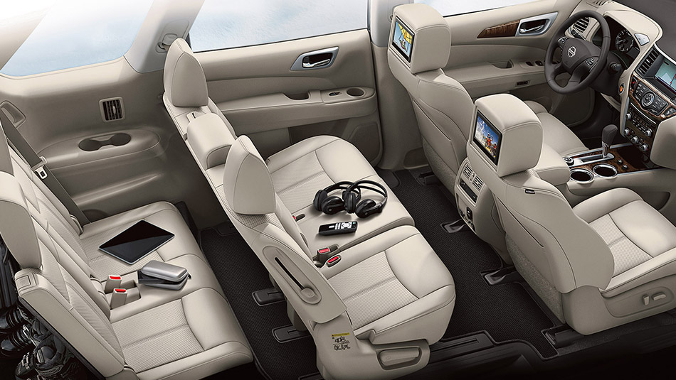 Nissan Pathfinder SL 2016 interior whole seat view
