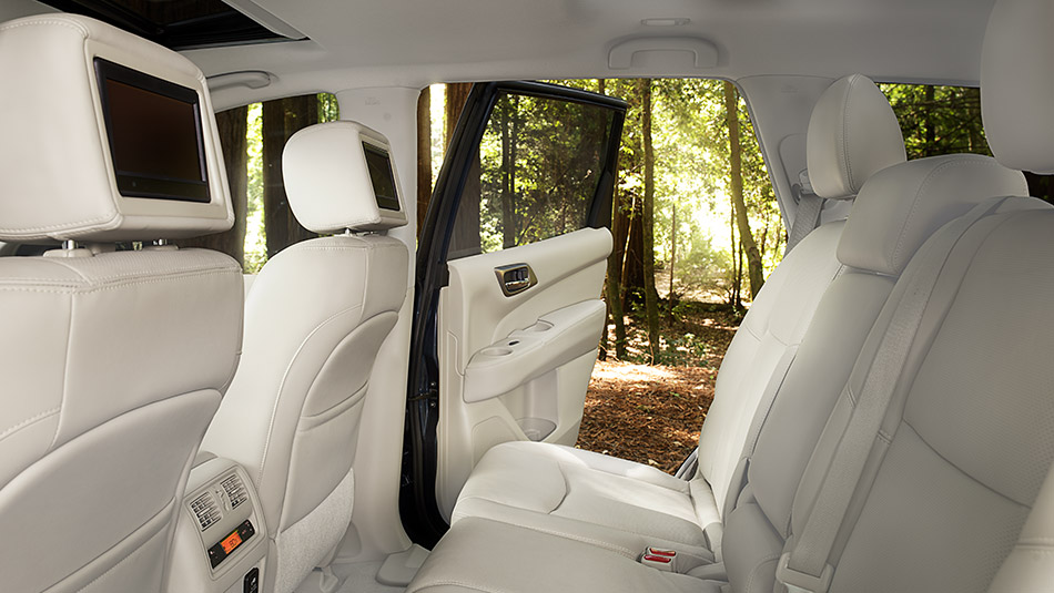 Nissan Pathfinder SL 2016 interior rear seat view