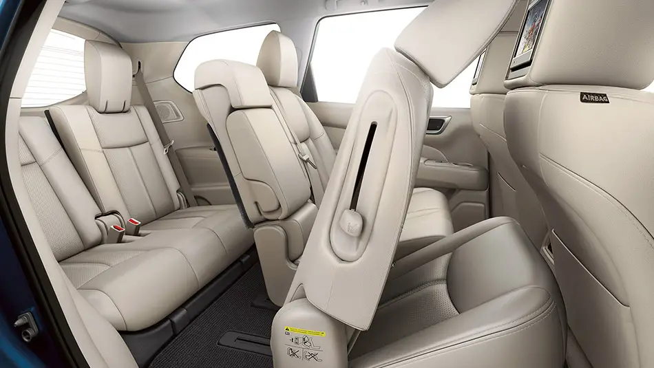 Nissan Pathfinder SL Tech 2016 interior rear seat view