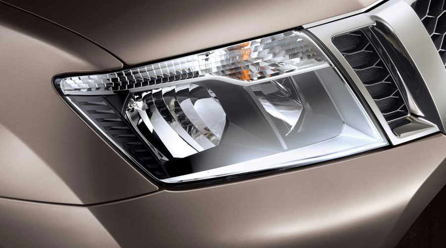 Nissan Terrano XL D THP 110 PS Headlight