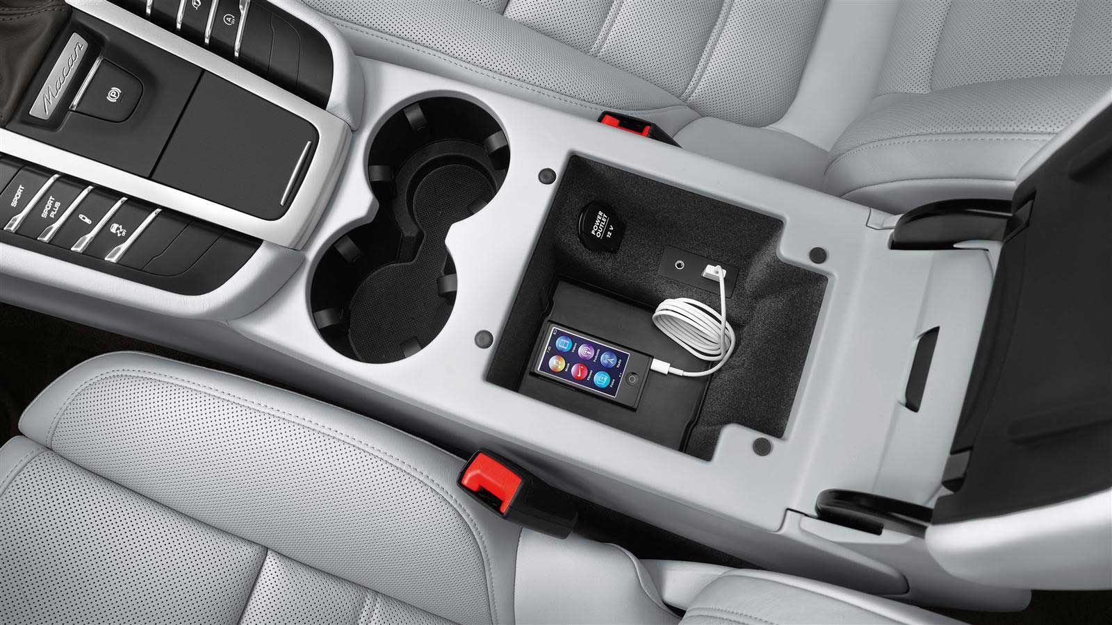 Porsche Macan S Interior charger point