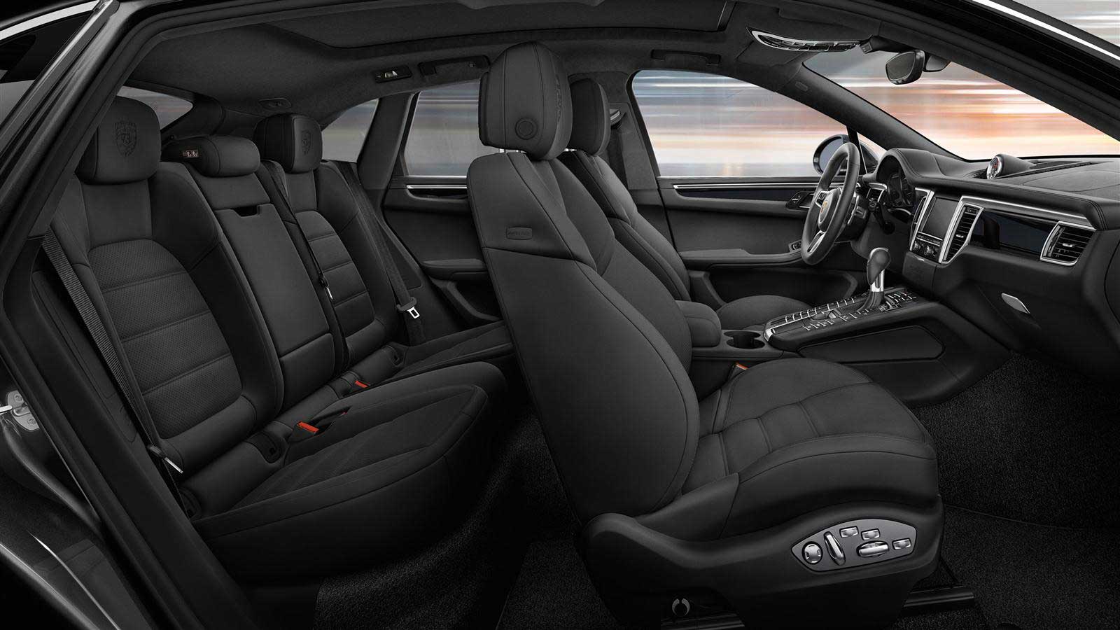 Porsch Macan Turbo Interior front and rear seats