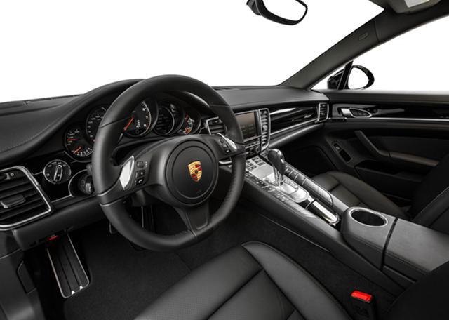 Porsche Panamera Base Steering View