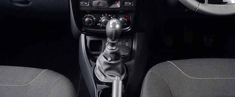 Renault Duster 110 PS RxL Diesel Interior gear