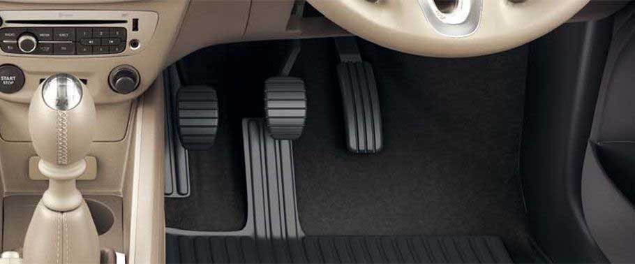 Renault Fluence Diesel E2 Interior foot controls