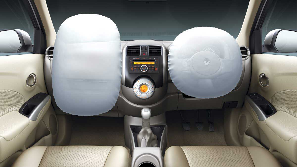 Renault Scala RxL Petrol Interior driver and passenger airbag