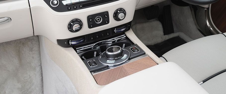 Rolls Royce Wraith Coupe interior gear handle view