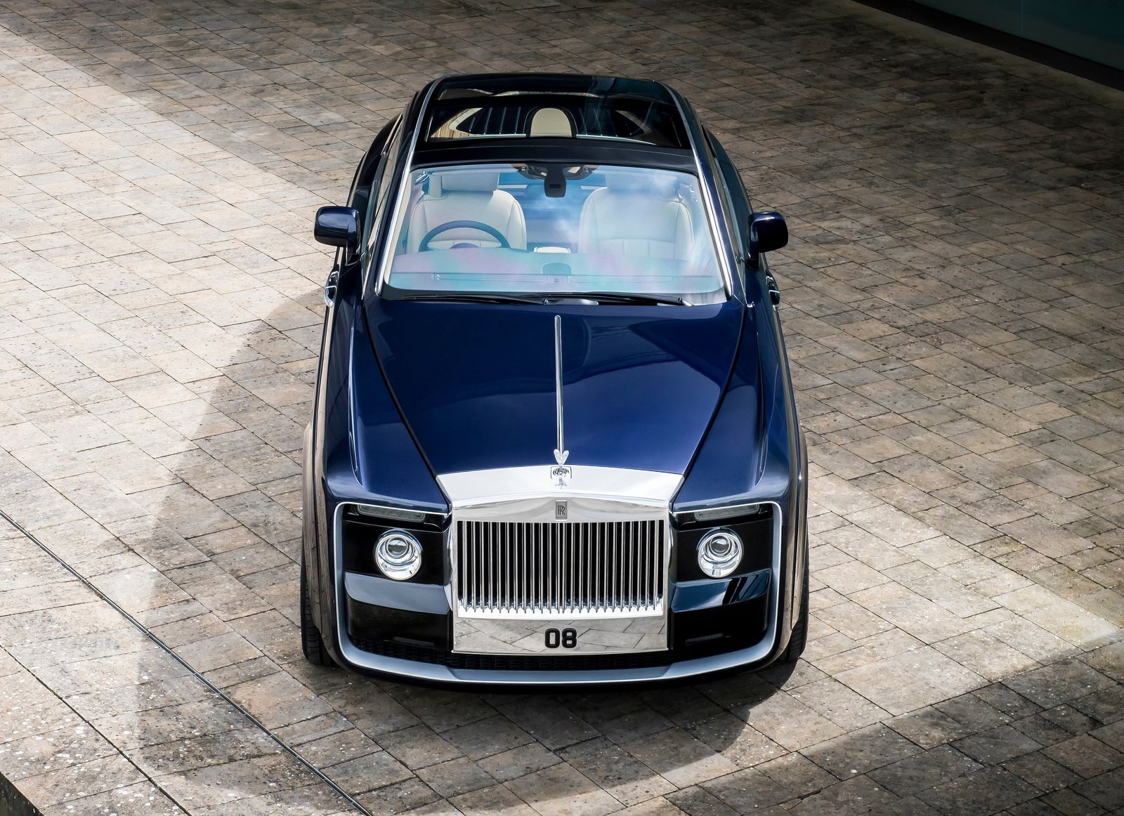 Rolls Royce Sweaptail front view