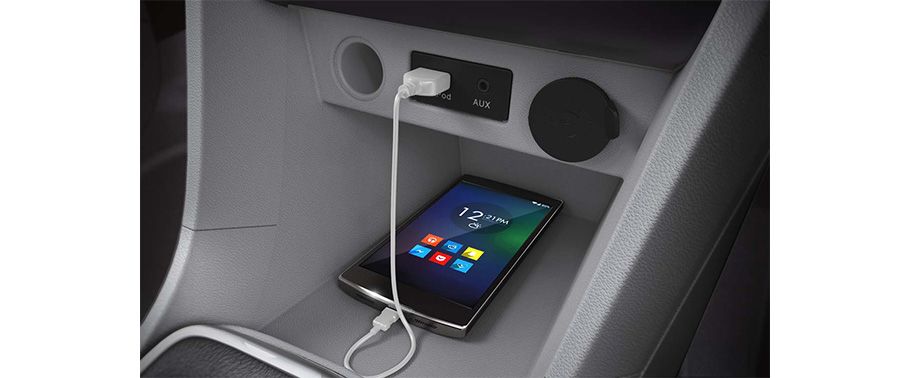 Tata Tiago 1.5 Revotorq XZ interior USB and AUX pin port view