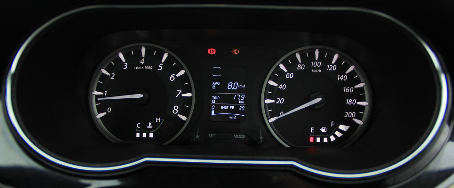 Tata Zest Quadrajet 1.3 75PS XMS Diesel interior front speedometer view