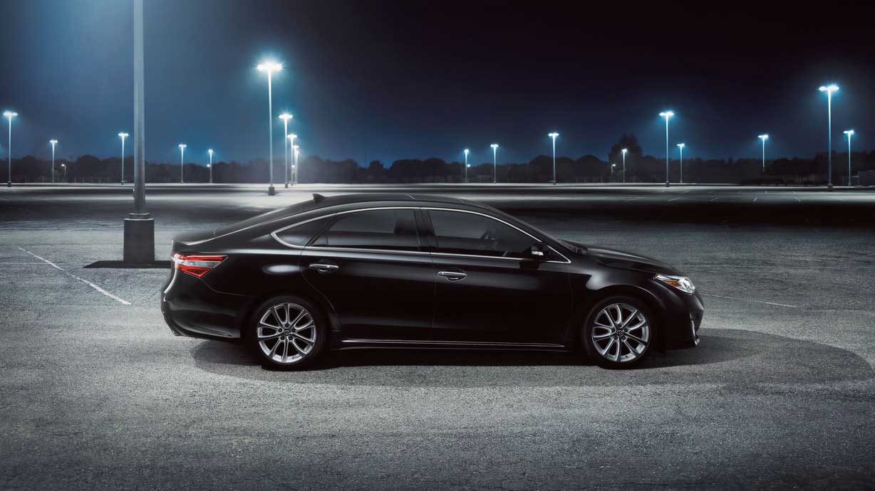 Toyota Avalon Limited Exterior side view