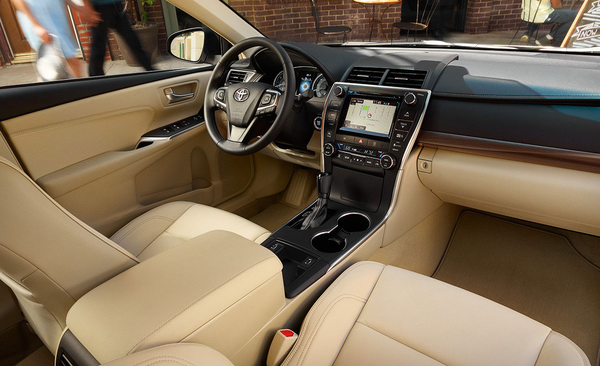 Toyota Camry Hybrid 2015 Front Interior View