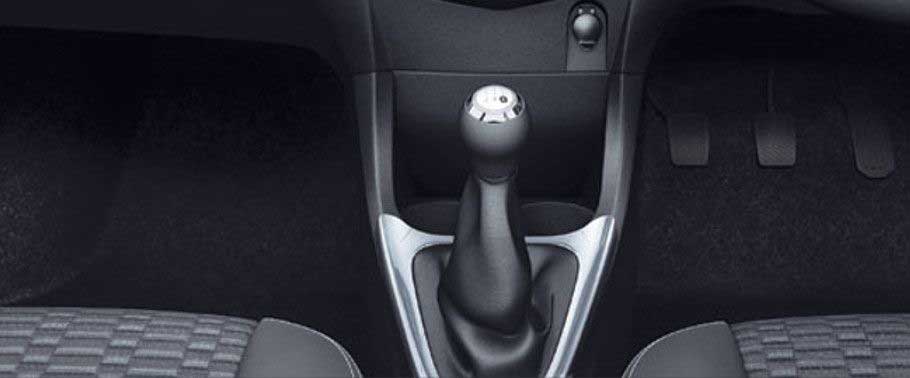 Toyota Etios Cross 1.4 GD Interior gear